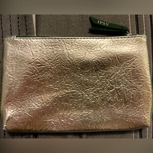 FREE w/$50 purchase || Ipsy makeup bag